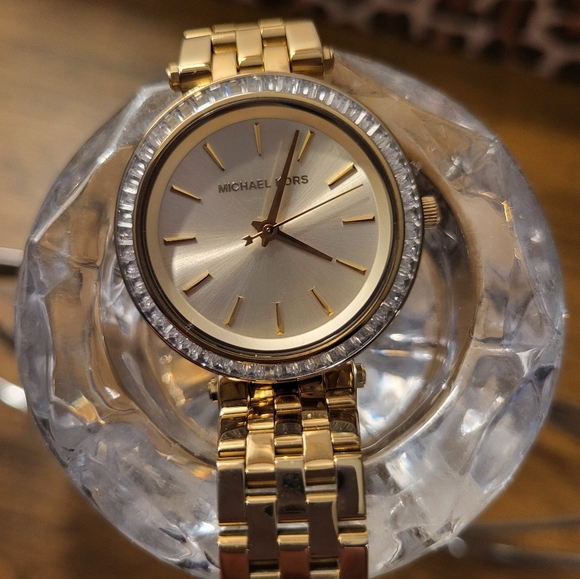 BEAUTIFUL RETIRED AUTHENTIC Women's Michael Kors Darci Watch Gold Toneπ§ - Picture 6 of 10
